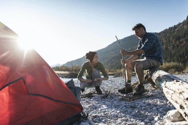 Quelles sont les stratégies pour maintenir une alimentation végétalienne en camping ?